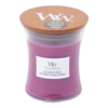 Woodwick Wild Berry & Beets Medium Candle - Geurkaars -Woondecoratie Winkel woodwick wild berry beets medium candle geurkaars 1